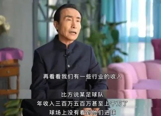 他会前插取得进球，为队友送上助攻。